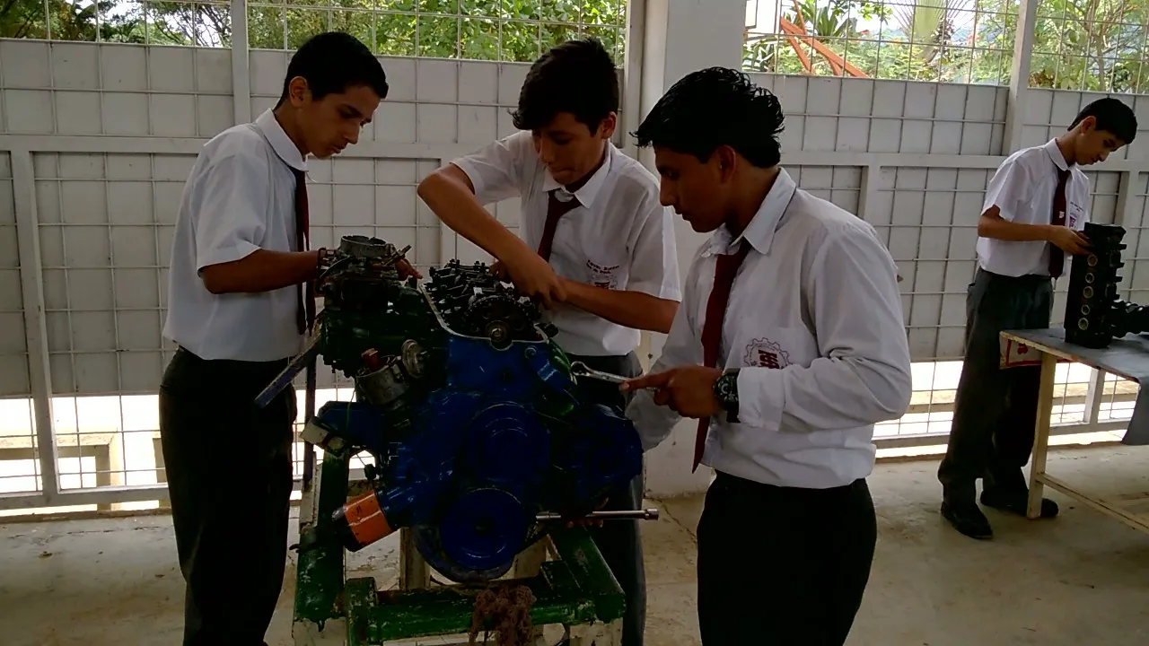 Bachillerato Técnico – Mecánica Automotriz